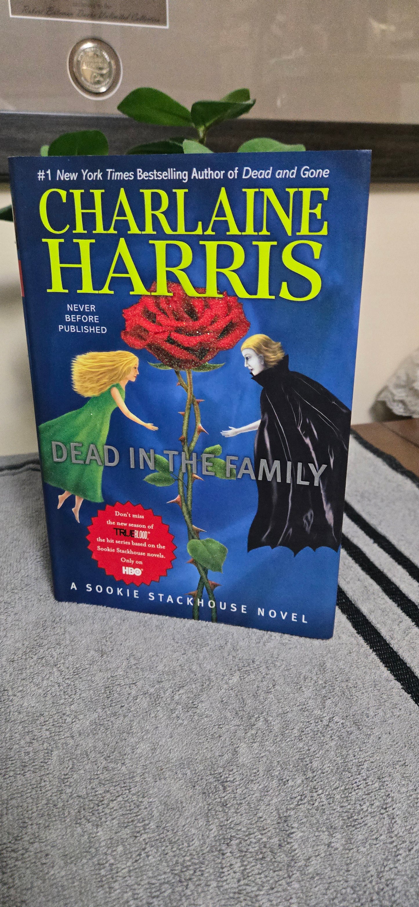 Dead in the Family (Sookie Stackhouse/True Blood, Book 10)
