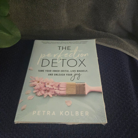 The Perfection Detox: Tame Your Inner Critic, Live Bravely, and Unleash Your Joy