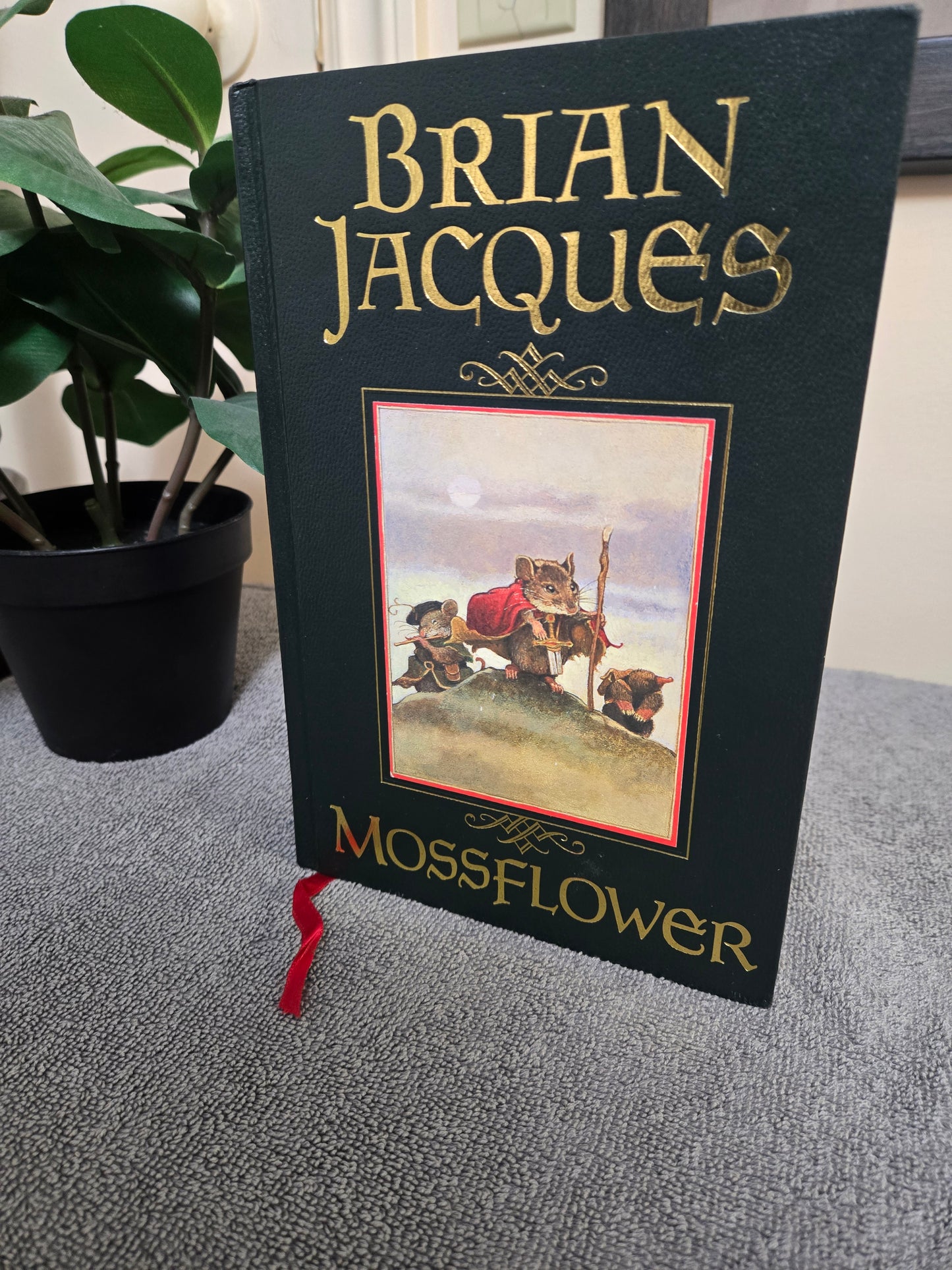 Mossflower (Redwall)-collectors edition- signed copy