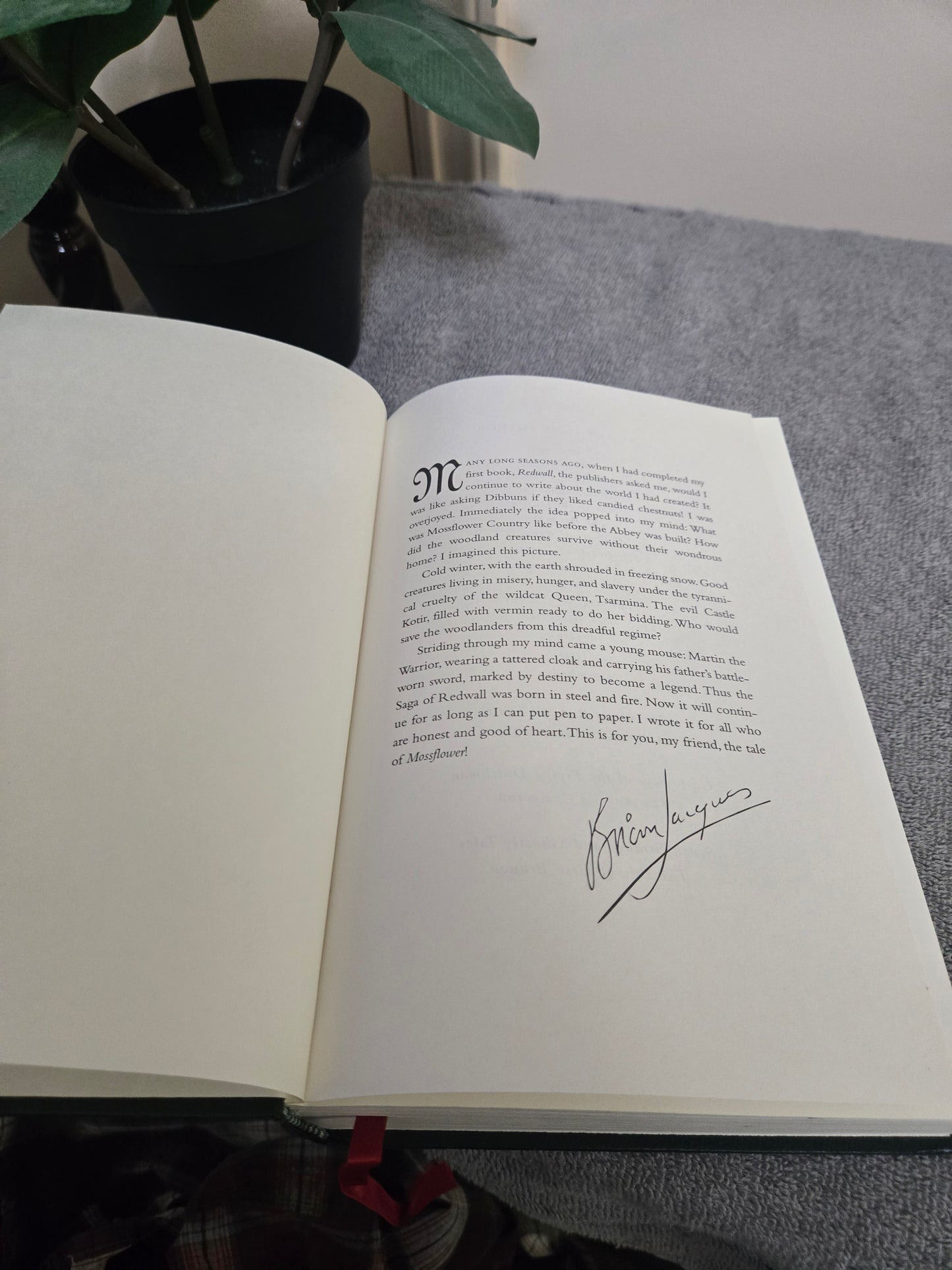 Mossflower (Redwall)-collectors edition- signed copy