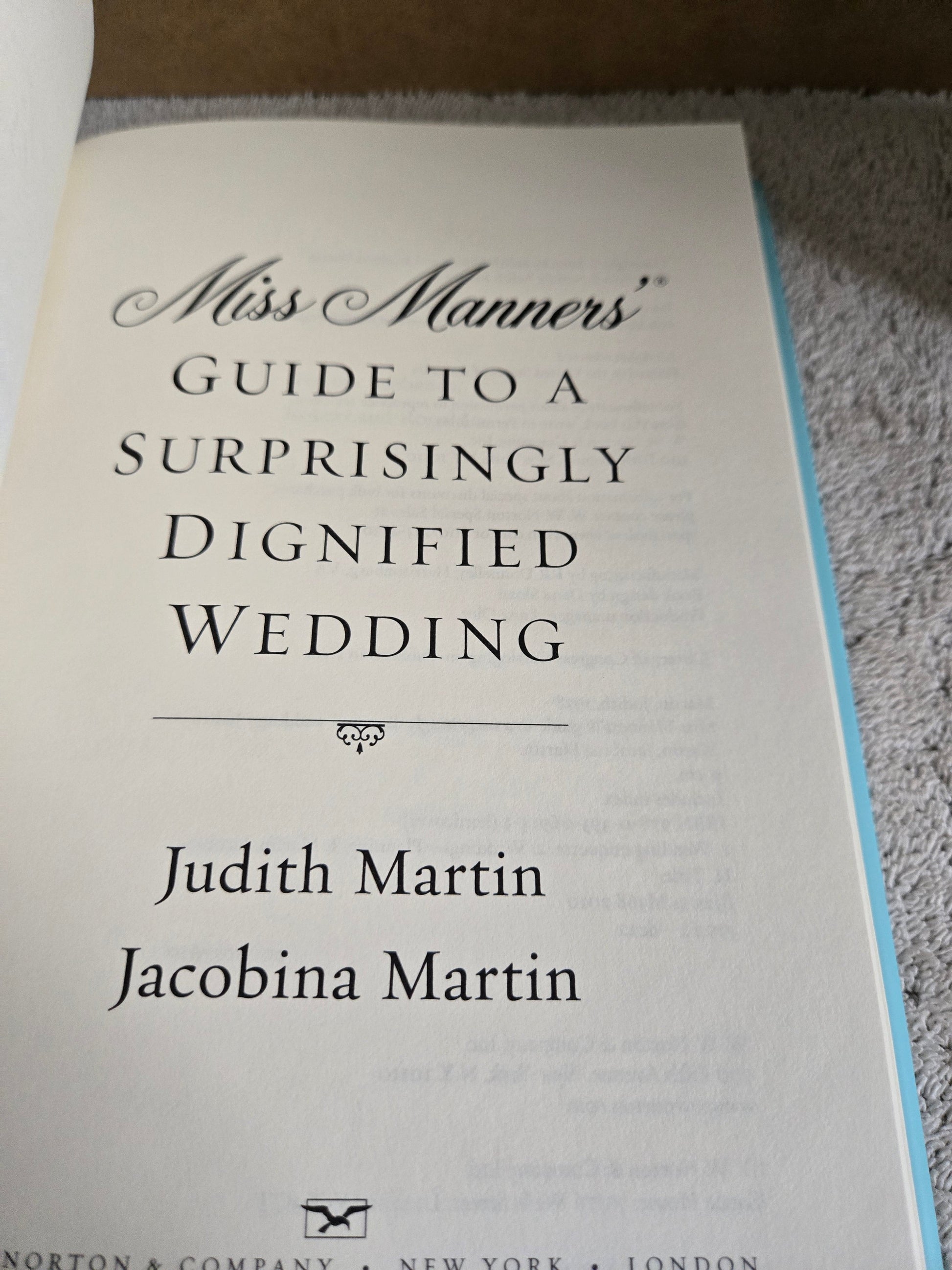 Miss Manners' Guide to a Surprisingly Dignified Wedding - Jennifer & Ryan Books