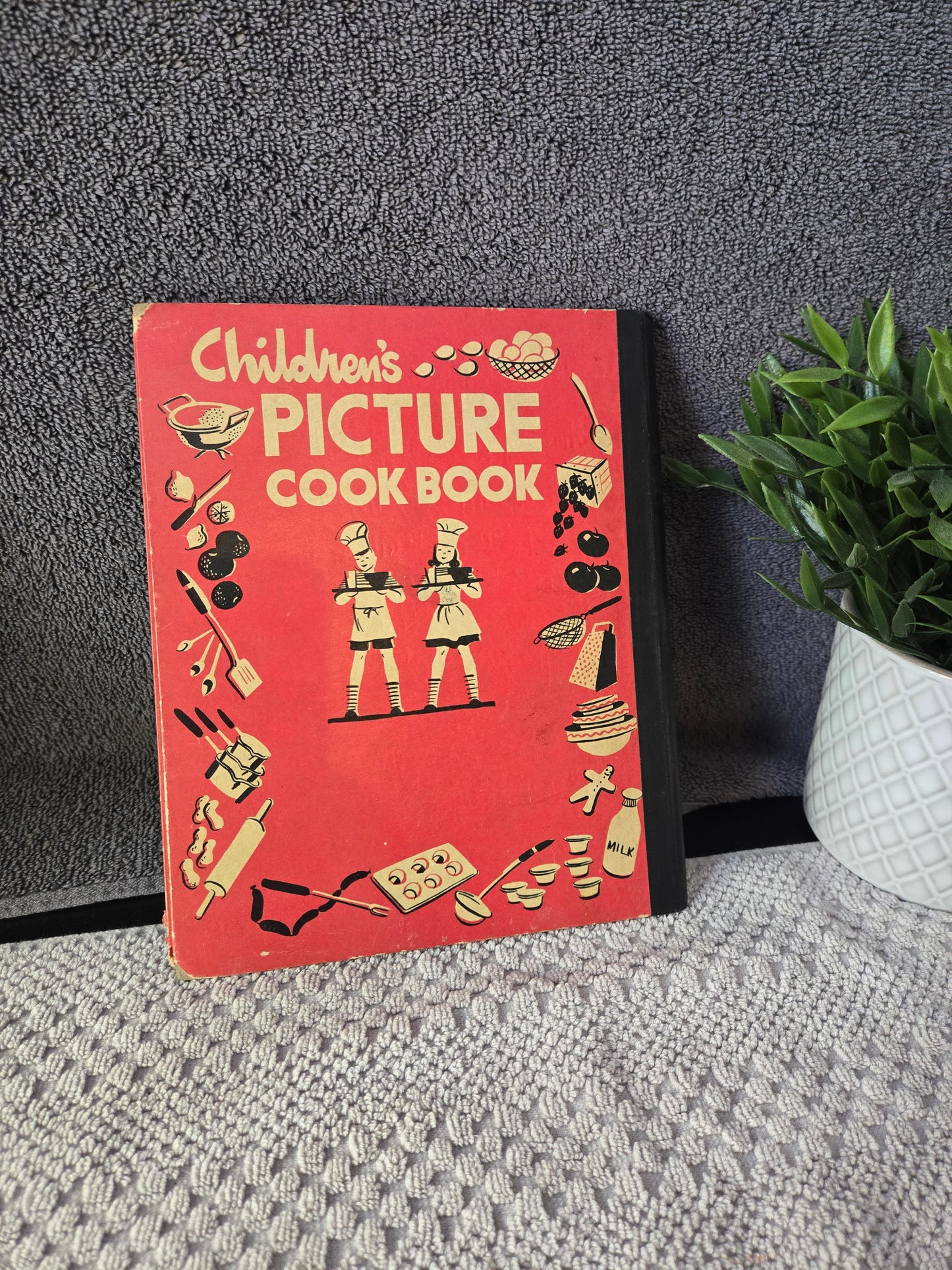 Children's Picture Cookbook vintage 1944