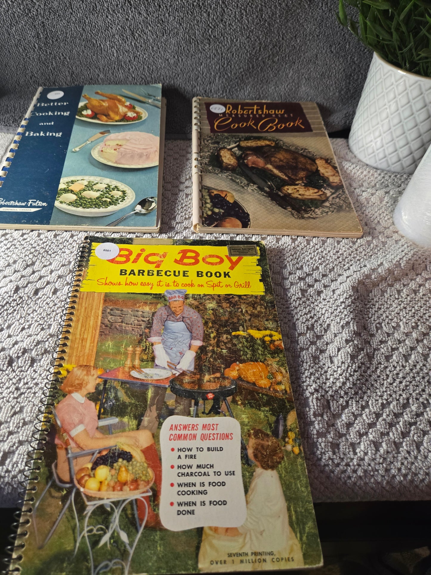 Vintage Cookbook booklets, Robertshawm and Big Boy Barbecu Book